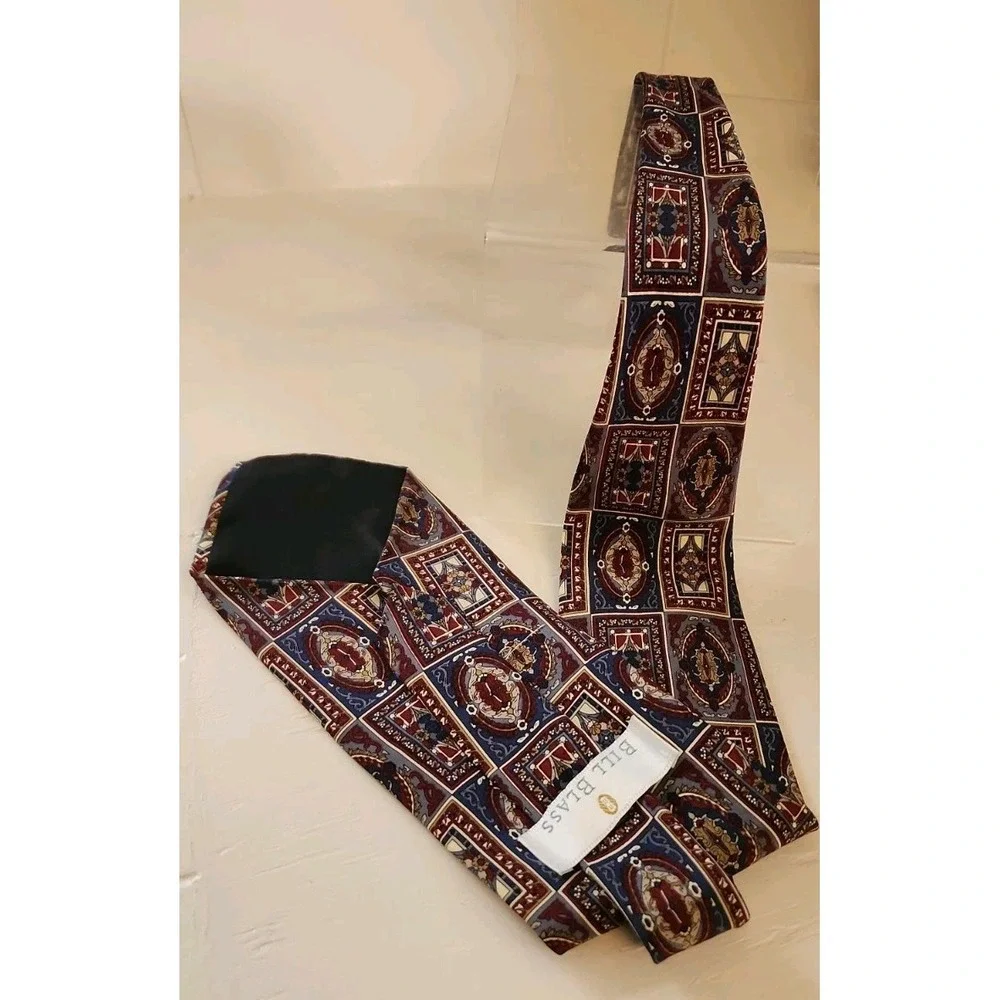 Men's Bill Blass Tie 100% Silk In Burgandy/ Blue Abstract